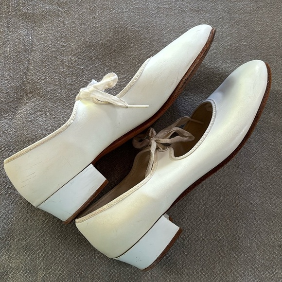🎃 💟 GENUINE LEATHER CAPEZIO DANCE SHOES,  WHITE - Picture 2 of 5